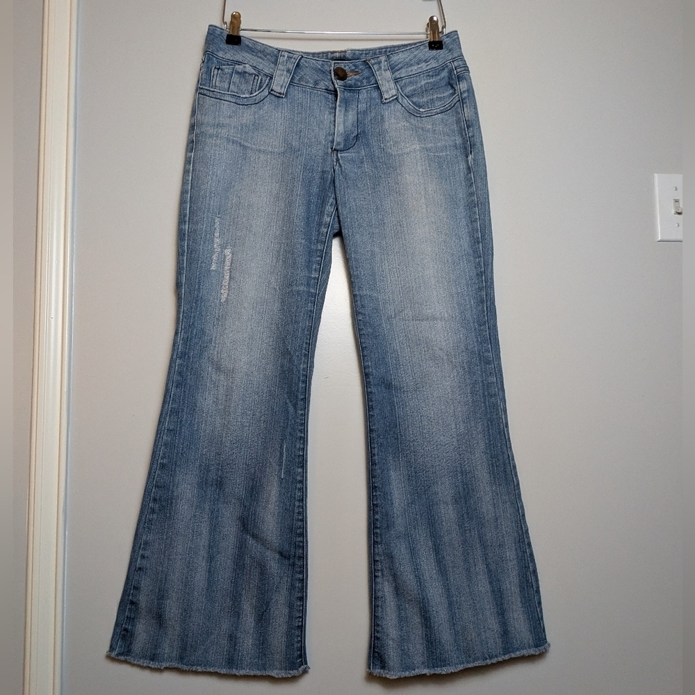 Dollhouse Jeans Women’s Size 9 Distressed Light Wash Flare Denim Vintage Y2K - Picture 3 of 16